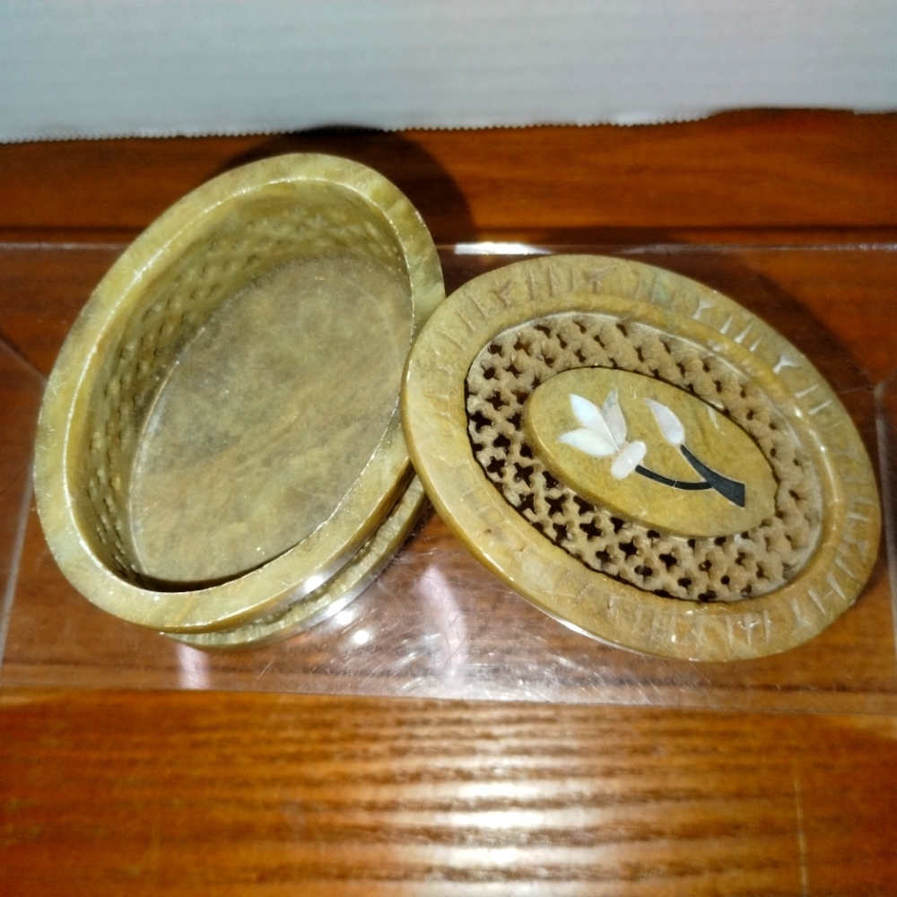 Trinket Box Vtg Hand Carved Soap Stone Jewelry Storage Mother Of Pearl Inlay